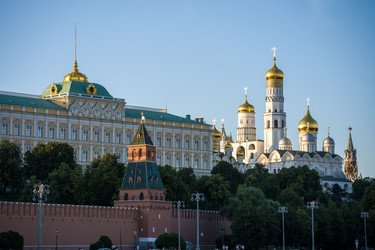 Москва, 26 июля 2026 года, Большой Кремлевский дворец, колокольня, Иван Великий, фотография самого центра российской столицы, стена Московского Кремля, Большой Кремлевский дворец, соборный комплекс Московского Кремля, самое узнаваемое место в России. Благ - AntonSAN