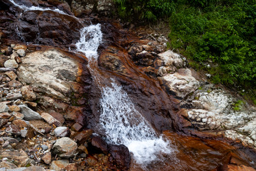 Ручей на склоне вулкана Баранского. остров Итуруп. A stream on the slope of the Baransky volcano. Iturup Island. Сахалин. Sakhalin. (marka) - marka