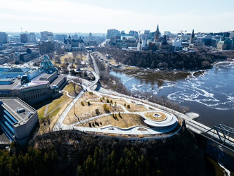 Вид с воздуха на горизонт Гатино и мост через реку Оттава, Квебек, Канада, снятый из Оттавы - EOS_Canon