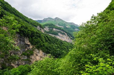 Черекское ущелье в Кавказских горах России - gumbao