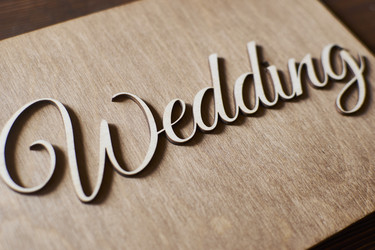 Надпись Wedding на деревянной доске - Vatrynya