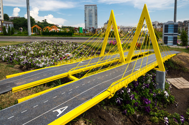 Припаркуйтесь перед Татарским государственным кукольным театром «Экият» - gumbao