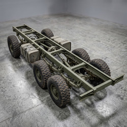 Голое шасси военного грузовика с изолированными колесами - artshock