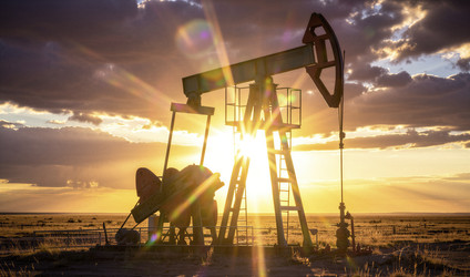 Закат над нефтяными насосами в пустыне - Vvicca