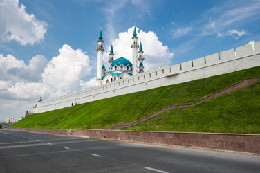Панорамный вид на Казанский Кремль и мечеть Кул-Шариф - gumbao
