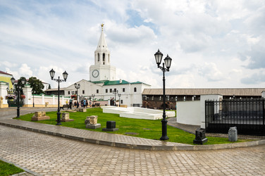 Вид на Спасскую башню, главный вход в Казанский Кремль - gumbao