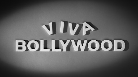 Viva Bollywood - надпись в стиле старых фильмов - Zoom
