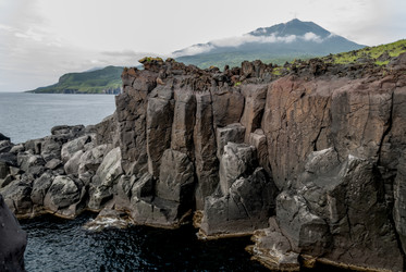 Лавовое плато Янкито с видом на вулкан Богдан Хмельницкий. о. Итуруп. The Yankito plateau with a view of the Bogdan Khmelnitsky volcano. Iturup Island. (Сахалин. Sakhalin. (marka) - marka