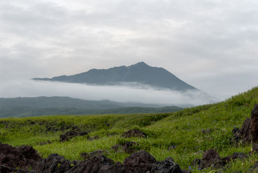 Лавовое плато Янкито с видом на вулкан Богдан Хмельницкий. о. Итуруп. The Yankito plateau with a view of the Bogdan Khmelnitsky volcano. Iturup Island. (Сахалин. Sakhalin. (marka) - marka