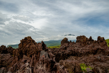 Лавовое плато Янкито с видом на вулкан Богдан Хмельницкий. о. Итуруп. The Yankito plateau with a view of the Bogdan Khmelnitsky volcano. Iturup Island. (Сахалин. Sakhalin. (marka) - marka