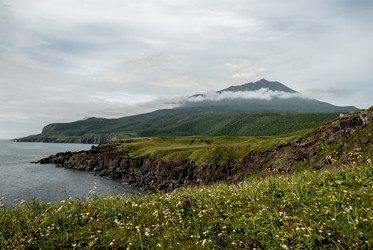 Лавовое плато Янкито с видом на вулкан Богдан Хмельницкий. о. Итуруп. The Yankito plateau with a view of the Bogdan Khmelnitsky volcano. Iturup Island. (Сахалин. Sakhalin. (marka) - marka
