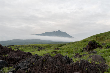 Лавовое плато Янкито с видом на вулкан Богдан Хмельницкий. о. Итуруп. The Yankito plateau with a view of the Bogdan Khmelnitsky volcano. Iturup Island. (Сахалин. Sakhalin. (marka) - marka