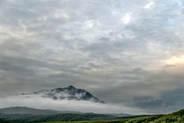 Лавовое плато Янкито с видом на вулкан Богдан Хмельницкий. о. Итуруп. The Yankito plateau with a view of the Bogdan Khmelnitsky volcano. Iturup Island. (Сахалин. Sakhalin. (marka) - marka