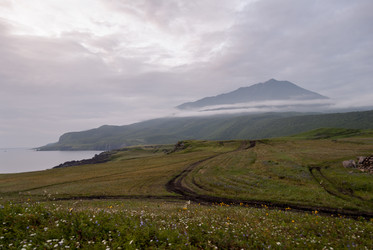 Лавовое плато Янкито с видом на вулкан Богдан Хмельницкий. о. Итуруп. The Yankito plateau with a view of the Bogdan Khmelnitsky volcano. Iturup Island. (Сахалин. Sakhalin. (marka) - marka