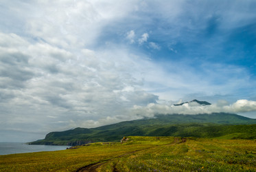 Лавовое плато Янкито с видом на вулкан Богдан Хмельницкий. о. Итуруп. The Yankito plateau with a view of the Bogdan Khmelnitsky volcano. Iturup Island. (Сахалин. Sakhalin. (marka) - marka