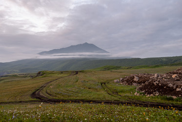 Лавовое плато Янкито с видом на вулкан Богдан Хмельницкий. о. Итуруп. The Yankito plateau with a view of the Bogdan Khmelnitsky volcano. Iturup Island. (Сахалин. Sakhalin. (marka) - marka