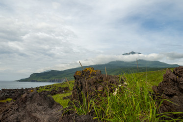 Лавовое плато Янкито с видом на вулкан Богдан Хмельницкий. о. Итуруп. The Yankito plateau with a view of the Bogdan Khmelnitsky volcano. Iturup Island. (Сахалин. Sakhalin. (marka) - marka