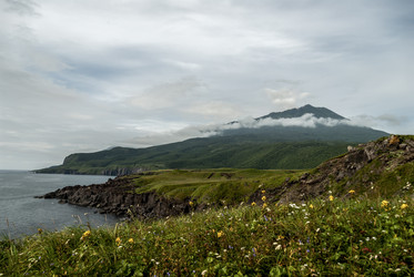 Лавовое плато Янкито с видом на вулкан Богдан Хмельницкий. о. Итуруп. The Yankito plateau with a view of the Bogdan Khmelnitsky volcano. Iturup Island. (Сахалин. Sakhalin. (marka) - marka