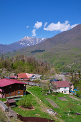 Село Эстосадок, расположенное в долине реки Мзымта. Сочи, Краснодарский край, Россия - Serg Zastavkin