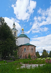 Собор Рождества Христова в городе Верея, Московская область, Россия, летний вид - Prokrida