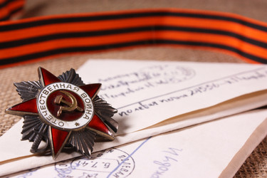 Орден ВОВ на фоне фронтовых писем - nkaup