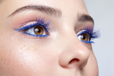 Женское лицо с голубыми глазами и ресницами, макияж - Serg Zastavkin