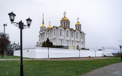 Вид на палаты и Свято-Успенский кафедральный собор города Владимира поздней осенью - KirillK