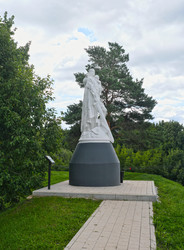 Памятник воину-освободителю на валу древнего городища в Верее, Московская область, Россия - Prokrida