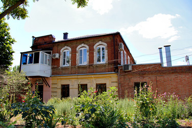 Старый дом с арочными окнами - Zauberfloten