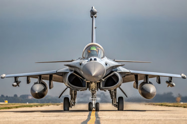 Реактивный самолет Dassault Rafale Готов к взлету с детальным обзором с помощью искусственного интеллекта - RomanZ