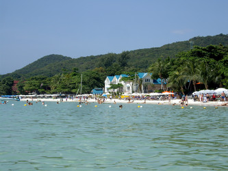 Живописный пляж Тянь (Tien Beach) на острове Ко Лан (Ko Lan) в Таиланде, расположенный недалеко от Паттайи - bykgeniy