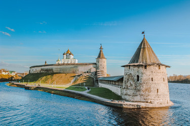 Панорама Псковского кремля в закатном свете - Lumur_09