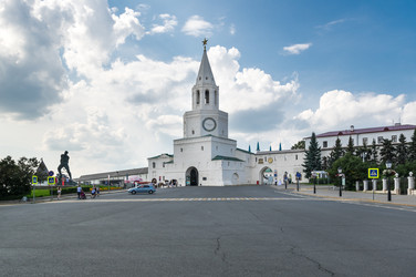 Вид на Спасскую башню, главный вход в Казанский Кремль - gumbao