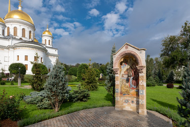 Рождественский вертеп. Мозаичная икона Рождества Христова, помещенная в мраморный киот в Александро-Невском Ново-Тихвинском монастыре, Екатеринбург - kostya6969