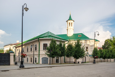 Вид на мечеть в историческом центре казани - gumbao