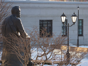 Памятник Антону Павловичу Чехову. Сквер. Южно-Сахалинск. Сахалин. Monument to Anton Pavlovich Chekhov. Garden. Yuzhno-Sakhalinsk. Sakhalin. (marka) - marka