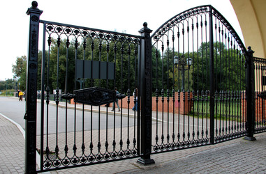 Кованые ворота новгородского Кремля.  Великий Новгород. Россия. Август 2026г - Zauberfloten