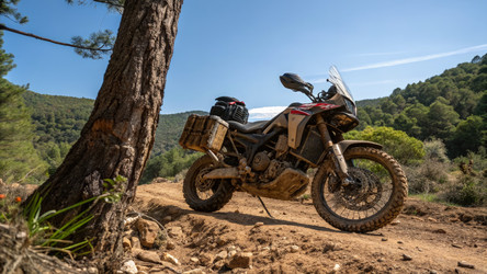 Приключенческий мотоцикл Honda в грязи на лесной тропе с генеративным искусственным интеллектом - RomanZ