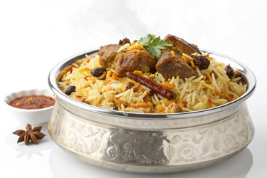 Вкуснейшая миска Бирьяни из говядины с ароматными специями и зеленью Generative AI - RomanZ