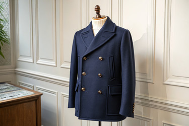 Классический жакет Peacoat, представленный в элегантной внутренней обстановке Generative AI - RomanZ