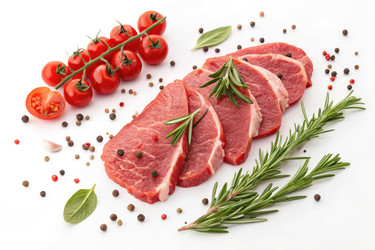 Ломтики сырого мяса аккуратно украшают веточками Розмарина и помидорами Черри - RomanZ