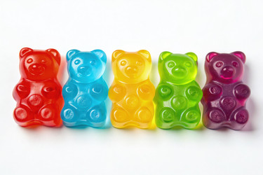 Разноцветные полупрозрачные конфеты Gummy Bear, выстроенные в ряд Генеративным ИИ - RomanZ