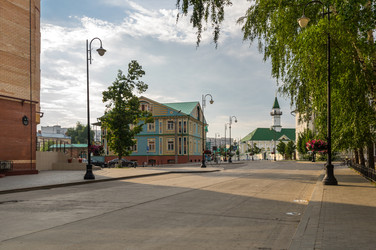 Вид на улицу в историческом центре Казани - gumbao