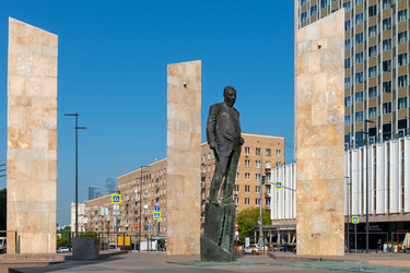 Памятник Евгению Максимовичу Примакову. Москва, Смоленская улица - kostya6969