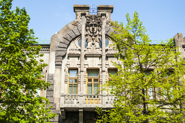 Фрагмент фасада старинного жилого дома в центре Киева (2013 год) - IgorRozhkov