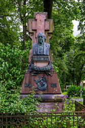 Памятник Алексею Апухтину. Санкт-Петербург, Волковское кладбище, Литераторские мостки. ОКНФЗ 781610424300256 - donsun