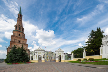 Падающая башня Сююмбике, Губернаторский/президентский дворец в Казанском Кремле - gumbao