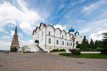 Падающая башня Сююмбике и Благовещенский собор в Казанском Кремле - gumbao