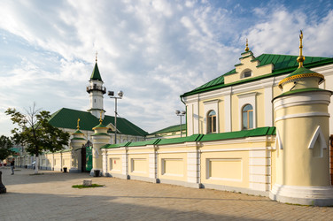 Вид на мечеть в историческом центре казани - gumbao