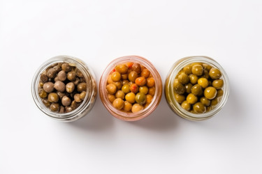 Выложите маринованные каперсы. Консервный соус для пищевых продуктов. Генерировать искусственный интеллект - yliv